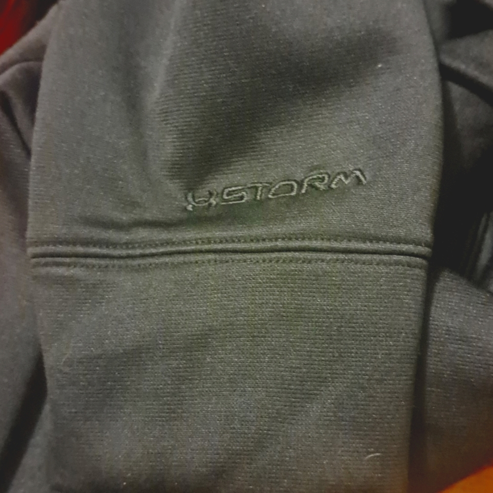 UNDER ARMOR STORM HOODIE. L - Picture 8 of 8